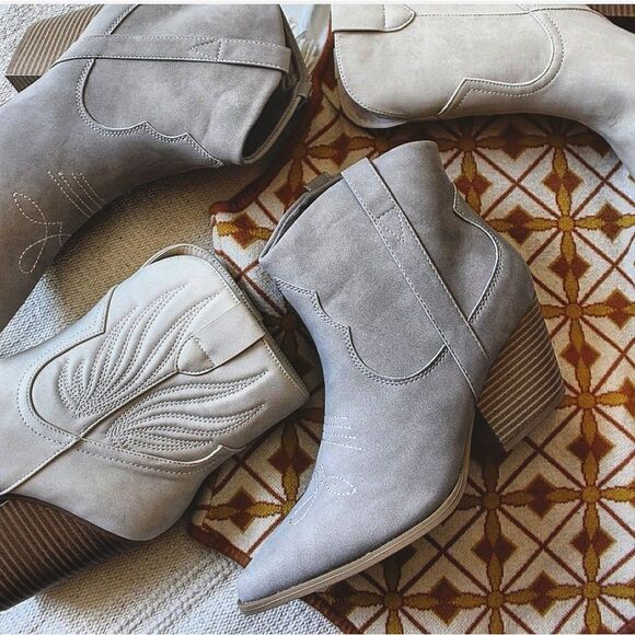 🆕The Tasha// Grey western style boot soft vegan leather - Picture 5 of 9